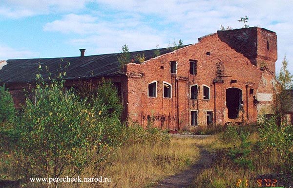 Здание веерного депо в Приморске. 
Фото О.Корешонков 21-09-2002